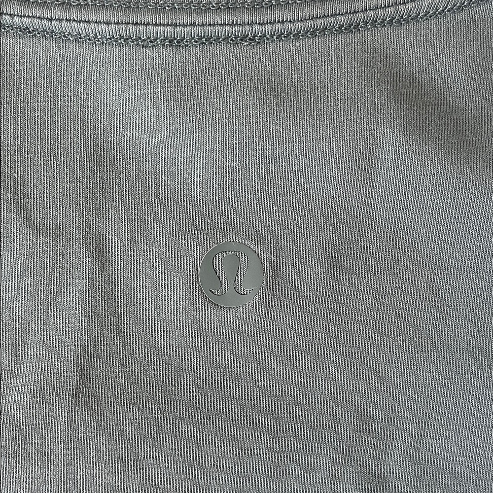 Lululemon Women’s Love V-Neck Tee - Picture 3 of 3